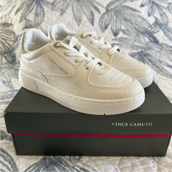 Vince Camuto Toddler Girl's Court Sneaker Eyelet Lace Up NWB White & Glitter 2T - Picture 1 of 12